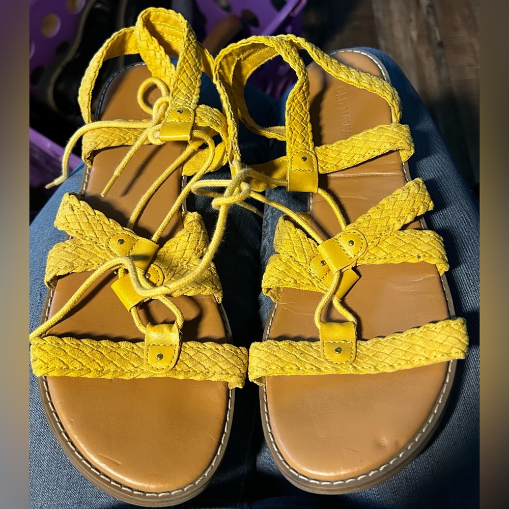 Yellow Braided Women's Old Navy Sandals
Size 9